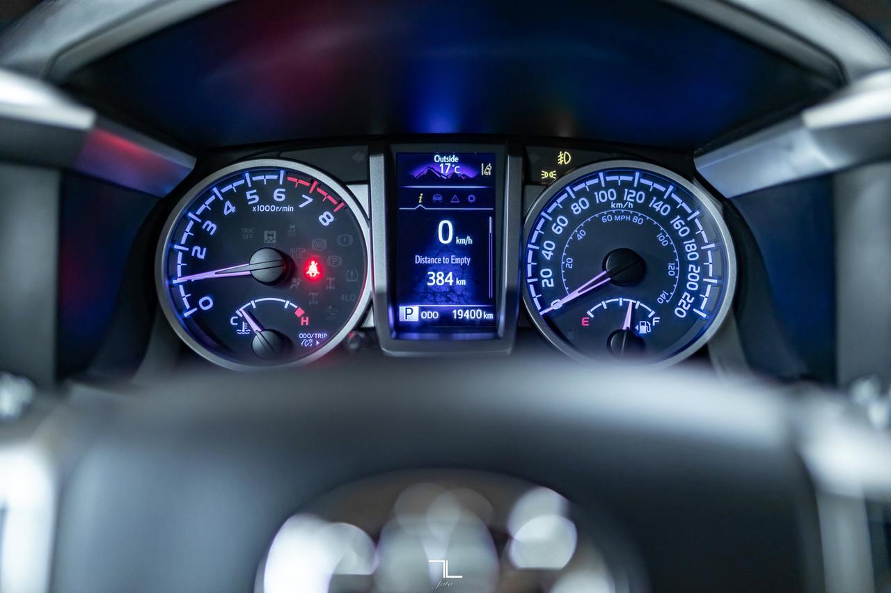 2022 Toyota Tacoma 4x4 Double Cab SR5 BCam Red Deer AB