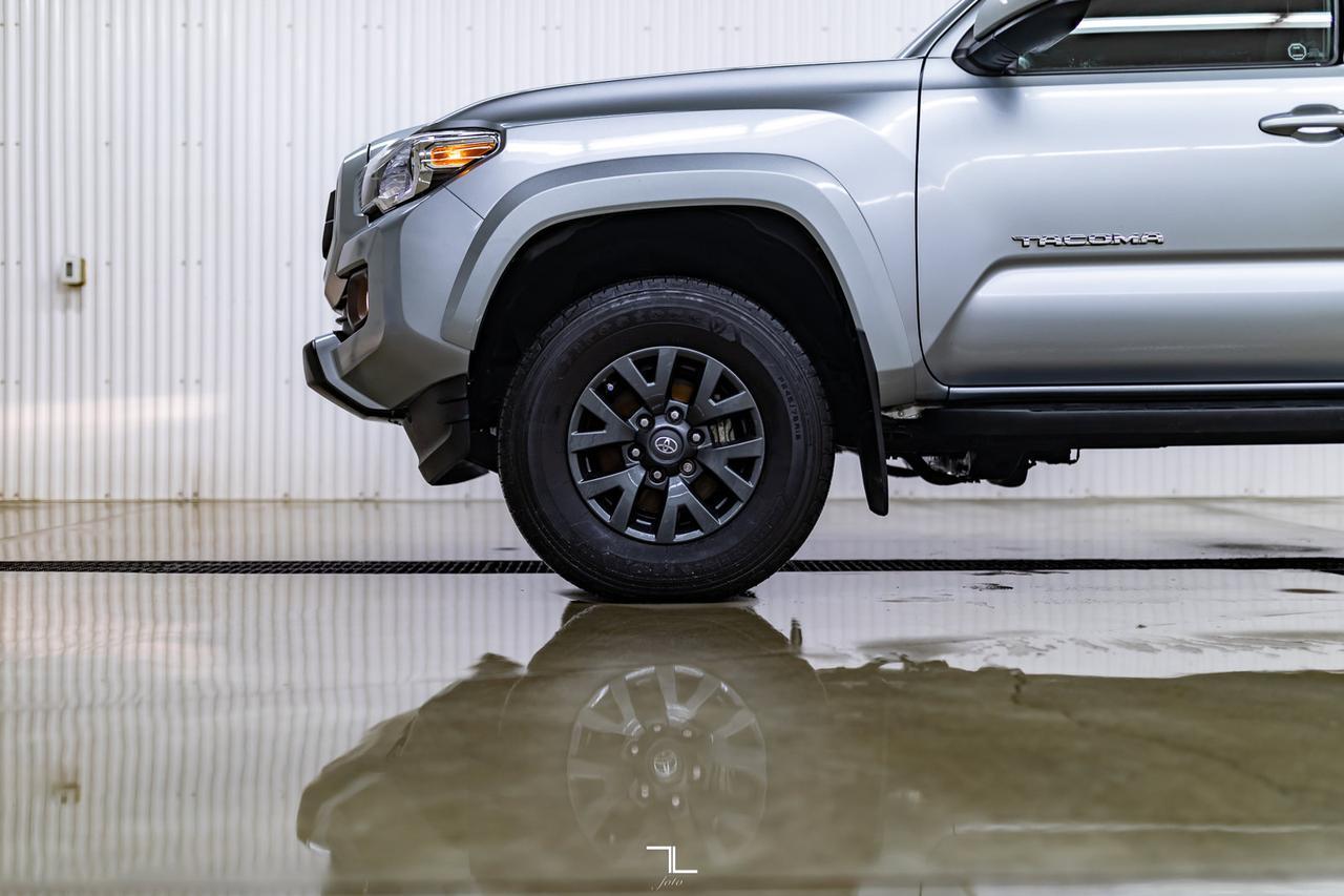 2022 Toyota Tacoma 4x4 Double Cab SR5 BCam Red Deer AB