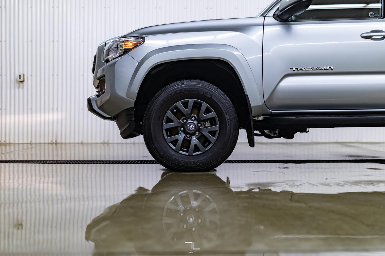 2022 Toyota Tacoma 4x4 Double Cab SR5 BCam Red Deer AB