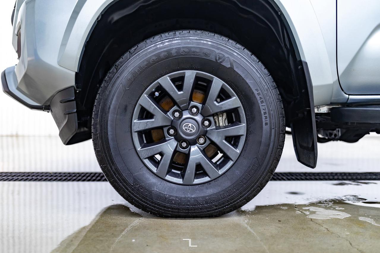 2022 Toyota Tacoma 4x4 Double Cab SR5 BCam Red Deer AB