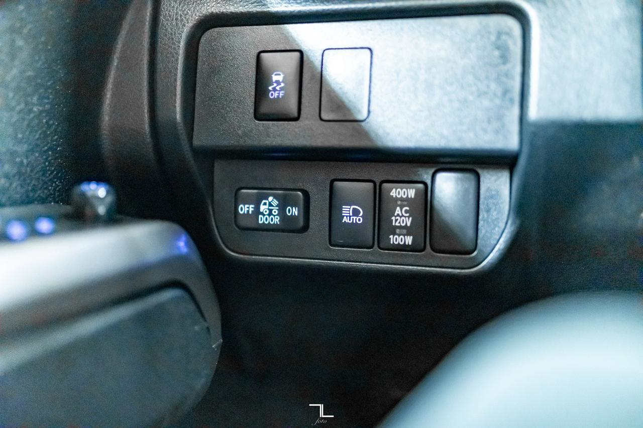 2022 Toyota Tacoma 4x4 Double Cab SR5 BCam Red Deer AB