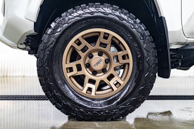 2022 Toyota Tacoma 4x4 Double Cab TRD Sport Leather Roof Nav Red Deer AB