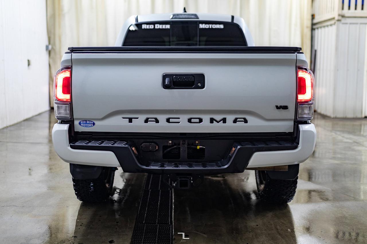 2022 Toyota Tacoma 4x4 Double Cab TRD Sport Leather Roof Nav Red Deer AB