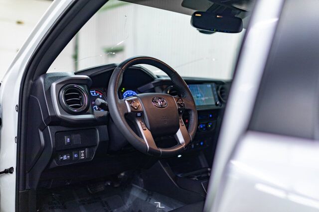 2022 Toyota Tacoma 4x4 Double Cab TRD Sport Leather Roof Nav Red Deer AB