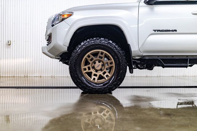 2022 Toyota Tacoma 4x4 Double Cab TRD Sport Leather Roof Nav Red Deer AB