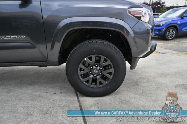 2022 Toyota Tacoma SR5 / 4X4 / Crew Cab / 3.5L V6 / Technology Pkg / Power Driver's Seat / Lane Departure & Forward Collision Alert / Bluetooth / Back Up Camera / Bed Liner / Block Heater / Tow Pkg / 1-Owner Anchorage AK