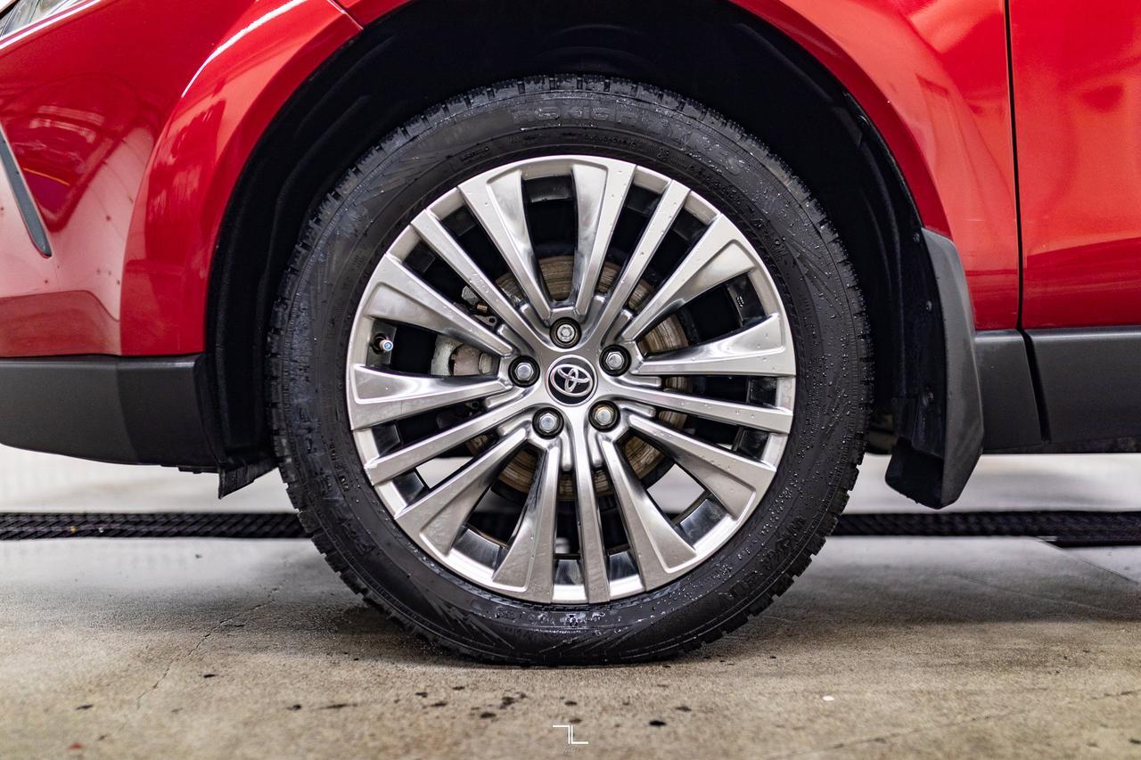 2022 Toyota Venza AWD XLE Hybrid Leather Nav BCam Red Deer AB