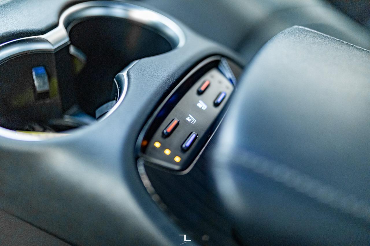 2022 Toyota Venza AWD XLE Hybrid Leather Nav BCam Red Deer AB