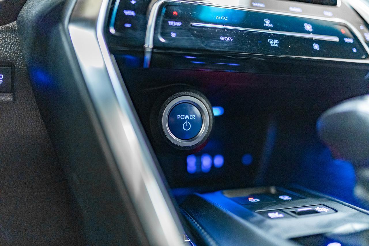 2022 Toyota Venza AWD XLE Hybrid Leather Nav BCam Red Deer AB