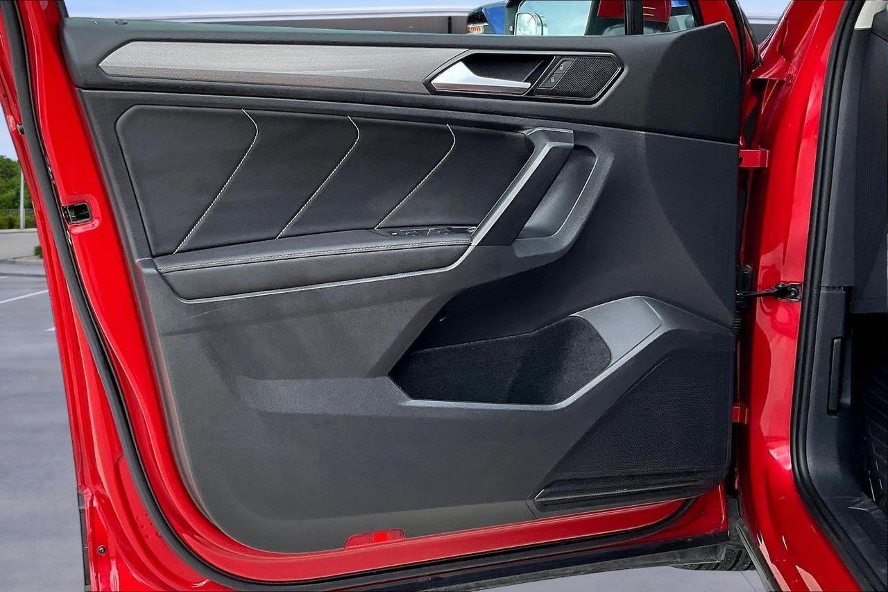 2022 VOLKSWAGEN TIGUAN SE RED at G Motors