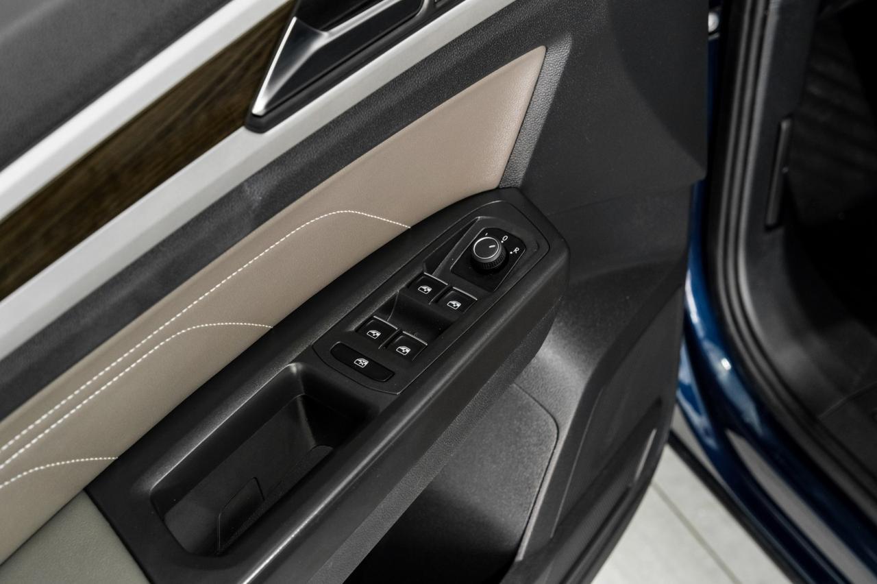 2022 Volkswagen Atlas 2.0T SE WITH TECHNOLOGY FRONT ASSIST LEATHER REAR CAMERA KEYLESS START BLUETOOTH Carrollton TX