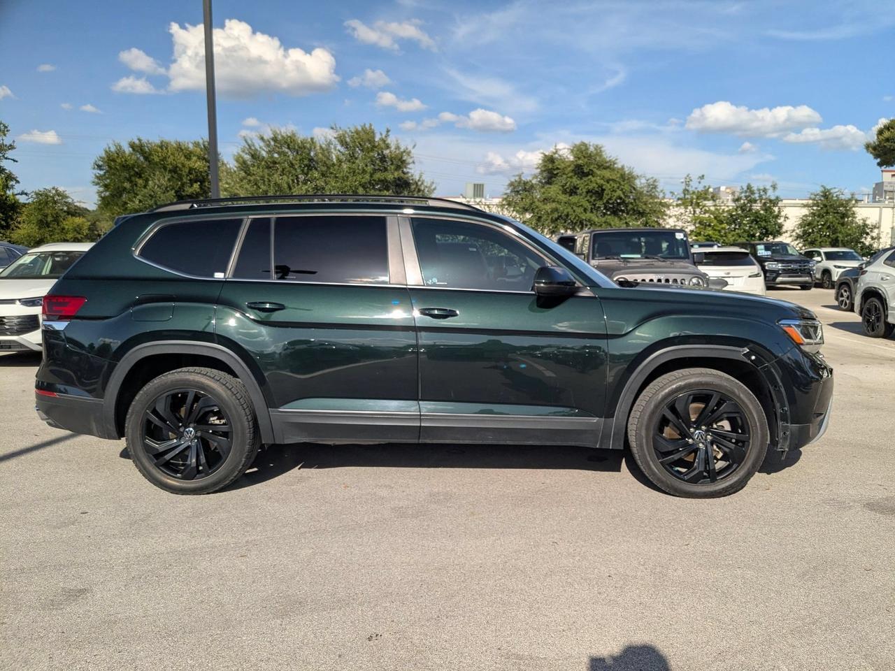 2022 Volkswagen Atlas 2.0T SE w/Technology
