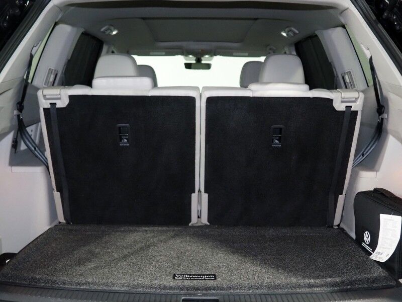 2022 Volkswagen Atlas 3.6L V6 SE w/Technology *PANORAMA MOONROOF, ADAPTIVE CRUISE, SAFETY ALERTS, BACKUP-CAMERA, HEATED SEATS, 2ND ROW CAPTAIN&apos;S, POWER LIFTGATE, 20 INCH WHEELS, WIRELESS CHARGING, ANDROID & APPLE Round Rock TX