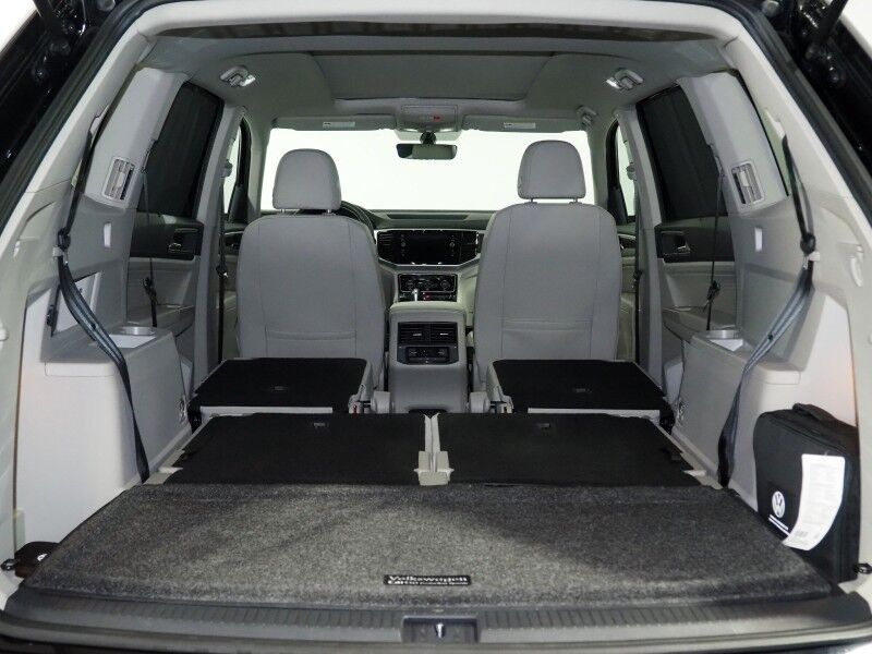 2022 Volkswagen Atlas 3.6L V6 SE w/Technology *PANORAMA MOONROOF, ADAPTIVE CRUISE, SAFETY ALERTS, BACKUP-CAMERA, HEATED SEATS, 2ND ROW CAPTAIN&apos;S, POWER LIFTGATE, 20 INCH WHEELS, WIRELESS CHARGING, ANDROID & APPLE Round Rock TX