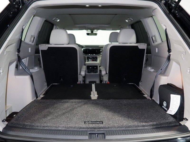 2022 Volkswagen Atlas 3.6L V6 SE w/Technology *PANORAMA MOONROOF, ADAPTIVE CRUISE, SAFETY ALERTS, BACKUP-CAMERA, HEATED SEATS, 2ND ROW CAPTAIN&apos;S, POWER LIFTGATE, 20 INCH WHEELS, WIRELESS CHARGING, ANDROID & APPLE Round Rock TX