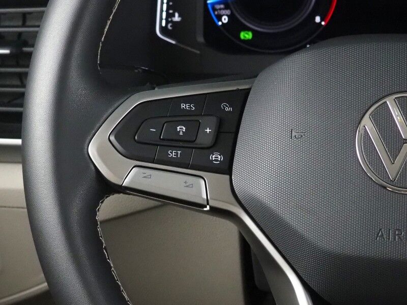 2022 Volkswagen Atlas 3.6L V6 SE w/Technology *PANORAMA MOONROOF, ADAPTIVE CRUISE, SAFETY ALERTS, BACKUP-CAMERA, HEATED SEATS, 2ND ROW CAPTAIN&apos;S, POWER LIFTGATE, 20 INCH WHEELS, WIRELESS CHARGING, ANDROID & APPLE Round Rock TX