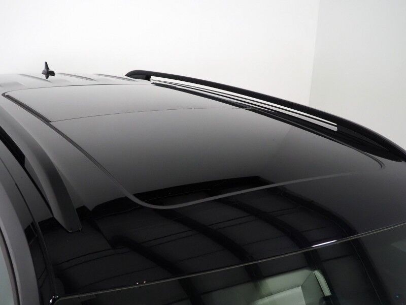 2022 Volkswagen Atlas 3.6L V6 SE w/Technology *PANORAMA MOONROOF, ADAPTIVE CRUISE, SAFETY ALERTS, BACKUP-CAMERA, HEATED SEATS, 2ND ROW CAPTAIN&apos;S, POWER LIFTGATE, 20 INCH WHEELS, WIRELESS CHARGING, ANDROID & APPLE Round Rock TX