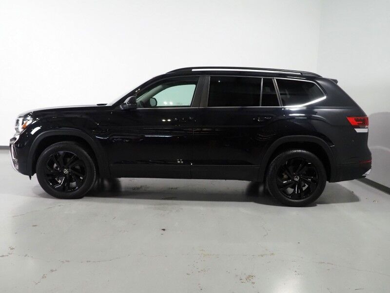2022 Volkswagen Atlas 3.6L V6 SE w/Technology *PANORAMA MOONROOF, ADAPTIVE CRUISE, SAFETY ALERTS, BACKUP-CAMERA, HEATED SEATS, 2ND ROW CAPTAIN&apos;S, POWER LIFTGATE, 20 INCH WHEELS, WIRELESS CHARGING, ANDROID & APPLE Round Rock TX