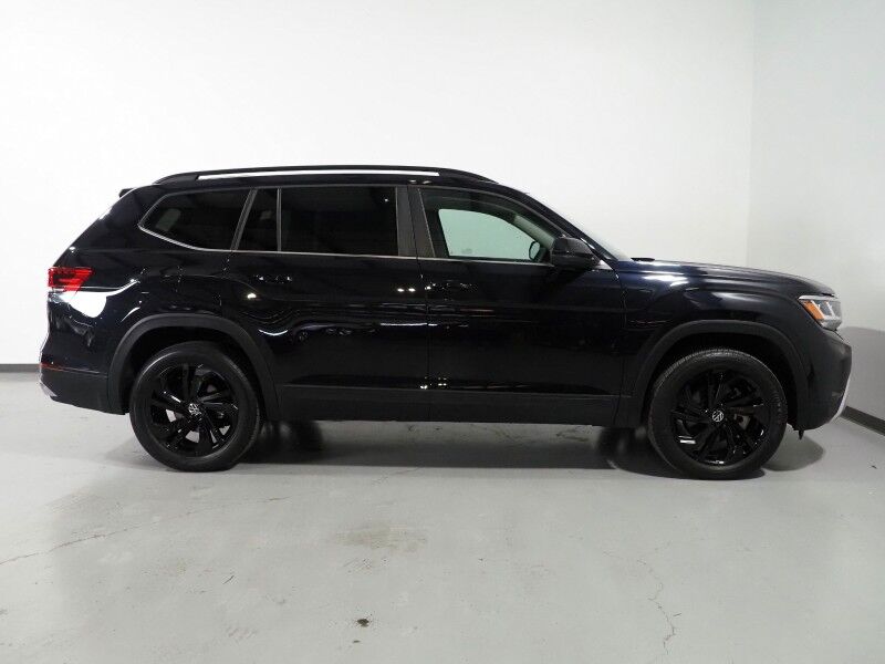 2022 Volkswagen Atlas 3.6L V6 SE w/Technology *PANORAMA MOONROOF, ADAPTIVE CRUISE, SAFETY ALERTS, BACKUP-CAMERA, HEATED SEATS, 2ND ROW CAPTAIN&apos;S, POWER LIFTGATE, 20 INCH WHEELS, WIRELESS CHARGING, ANDROID & APPLE Round Rock TX