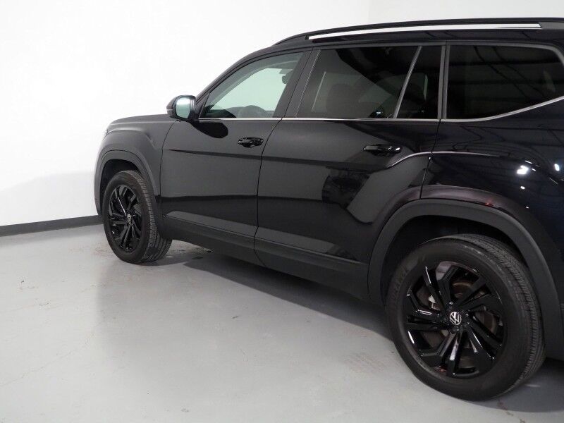 2022 Volkswagen Atlas 3.6L V6 SE w/Technology *PANORAMA MOONROOF, ADAPTIVE CRUISE, SAFETY ALERTS, BACKUP-CAMERA, HEATED SEATS, 2ND ROW CAPTAIN&apos;S, POWER LIFTGATE, 20 INCH WHEELS, WIRELESS CHARGING, ANDROID & APPLE Round Rock TX