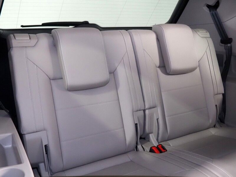 2022 Volkswagen Atlas 3.6L V6 SE w/Technology *PANORAMA MOONROOF, ADAPTIVE CRUISE, SAFETY ALERTS, BACKUP-CAMERA, HEATED SEATS, 2ND ROW CAPTAIN&apos;S, POWER LIFTGATE, 20 INCH WHEELS, WIRELESS CHARGING, ANDROID & APPLE Round Rock TX