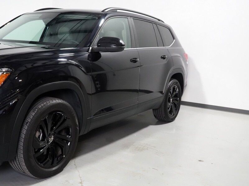 2022 Volkswagen Atlas 3.6L V6 SE w/Technology *PANORAMA MOONROOF, ADAPTIVE CRUISE, SAFETY ALERTS, BACKUP-CAMERA, HEATED SEATS, 2ND ROW CAPTAIN&apos;S, POWER LIFTGATE, 20 INCH WHEELS, WIRELESS CHARGING, ANDROID & APPLE Round Rock TX