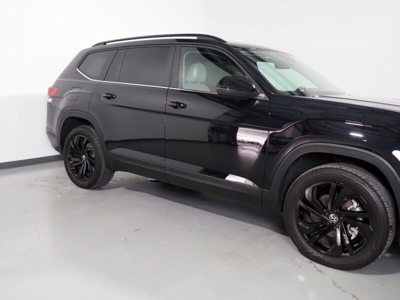 2022 Volkswagen Atlas 3.6L V6 SE w/Technology *PANORAMA MOONROOF, ADAPTIVE CRUISE, SAFETY ALERTS, BACKUP-CAMERA, HEATED SEATS, 2ND ROW CAPTAIN&apos;S, POWER LIFTGATE, 20 INCH WHEELS, WIRELESS CHARGING, ANDROID & APPLE Round Rock TX