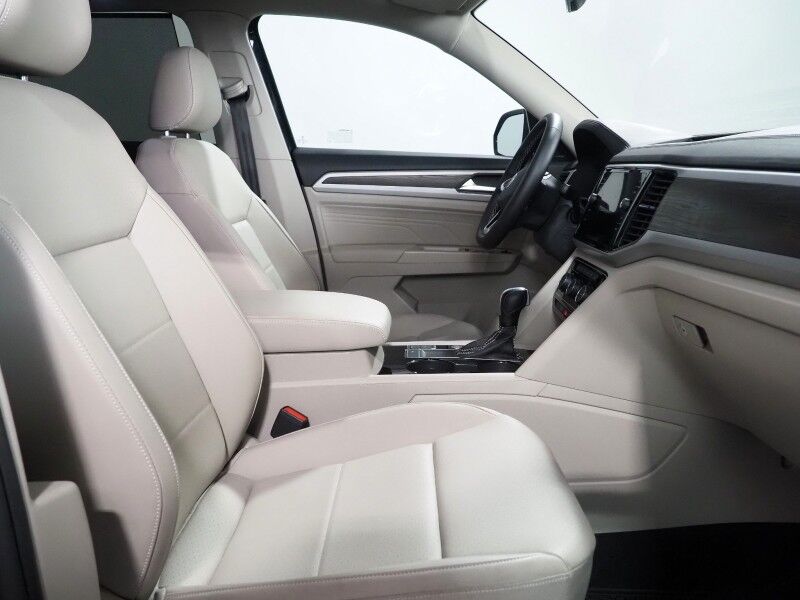 2022 Volkswagen Atlas 3.6L V6 SE w/Technology *PANORAMA MOONROOF, ADAPTIVE CRUISE, SAFETY ALERTS, BACKUP-CAMERA, HEATED SEATS, 2ND ROW CAPTAIN&apos;S, POWER LIFTGATE, 20 INCH WHEELS, WIRELESS CHARGING, ANDROID & APPLE Round Rock TX