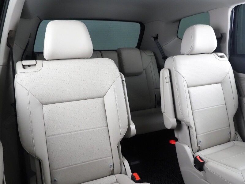 2022 Volkswagen Atlas 3.6L V6 SE w/Technology *PANORAMA MOONROOF, ADAPTIVE CRUISE, SAFETY ALERTS, BACKUP-CAMERA, HEATED SEATS, 2ND ROW CAPTAIN&apos;S, POWER LIFTGATE, 20 INCH WHEELS, WIRELESS CHARGING, ANDROID & APPLE Round Rock TX