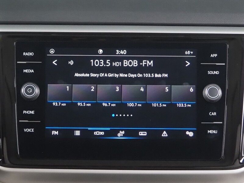 2022 Volkswagen Atlas 3.6L V6 SE w/Technology *PANORAMA MOONROOF, ADAPTIVE CRUISE, SAFETY ALERTS, BACKUP-CAMERA, HEATED SEATS, 2ND ROW CAPTAIN&apos;S, POWER LIFTGATE, 20 INCH WHEELS, WIRELESS CHARGING, ANDROID & APPLE Round Rock TX