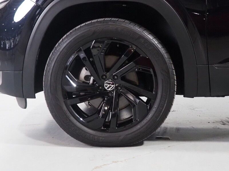 2022 Volkswagen Atlas 3.6L V6 SE w/Technology *PANORAMA MOONROOF, ADAPTIVE CRUISE, SAFETY ALERTS, BACKUP-CAMERA, HEATED SEATS, 2ND ROW CAPTAIN&apos;S, POWER LIFTGATE, 20 INCH WHEELS, WIRELESS CHARGING, ANDROID & APPLE Round Rock TX