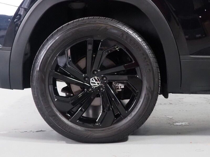 2022 Volkswagen Atlas 3.6L V6 SE w/Technology *PANORAMA MOONROOF, ADAPTIVE CRUISE, SAFETY ALERTS, BACKUP-CAMERA, HEATED SEATS, 2ND ROW CAPTAIN&apos;S, POWER LIFTGATE, 20 INCH WHEELS, WIRELESS CHARGING, ANDROID & APPLE Round Rock TX