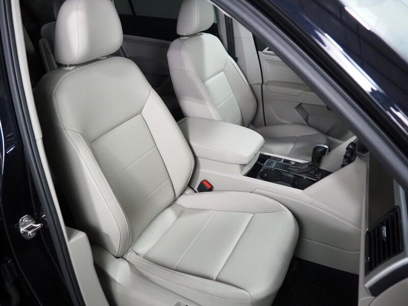 2022 Volkswagen Atlas 3.6L V6 SE w/Technology *PANORAMA MOONROOF, ADAPTIVE CRUISE, SAFETY ALERTS, BACKUP-CAMERA, HEATED SEATS, 2ND ROW CAPTAIN&apos;S, POWER LIFTGATE, 20 INCH WHEELS, WIRELESS CHARGING, ANDROID & APPLE Round Rock TX