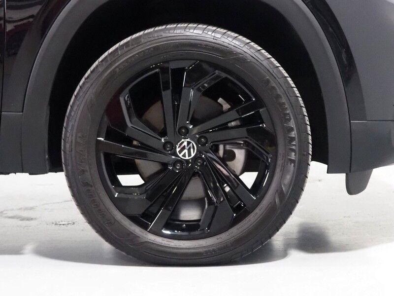 2022 Volkswagen Atlas 3.6L V6 SE w/Technology *PANORAMA MOONROOF, ADAPTIVE CRUISE, SAFETY ALERTS, BACKUP-CAMERA, HEATED SEATS, 2ND ROW CAPTAIN&apos;S, POWER LIFTGATE, 20 INCH WHEELS, WIRELESS CHARGING, ANDROID & APPLE Round Rock TX