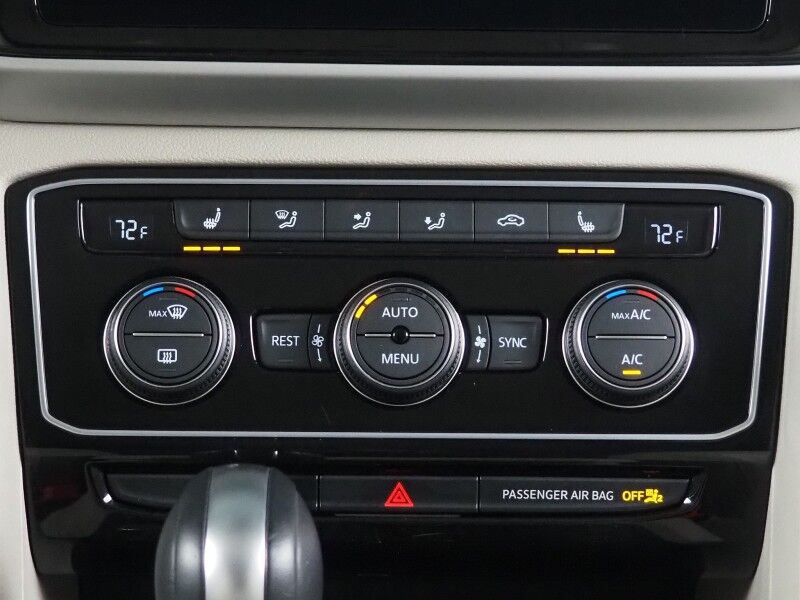 2022 Volkswagen Atlas 3.6L V6 SE w/Technology *PANORAMA MOONROOF, ADAPTIVE CRUISE, SAFETY ALERTS, BACKUP-CAMERA, HEATED SEATS, 2ND ROW CAPTAIN&apos;S, POWER LIFTGATE, 20 INCH WHEELS, WIRELESS CHARGING, ANDROID & APPLE Round Rock TX