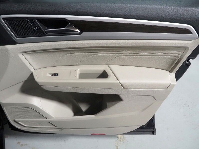 2022 Volkswagen Atlas 3.6L V6 SE w/Technology *PANORAMA MOONROOF, ADAPTIVE CRUISE, SAFETY ALERTS, BACKUP-CAMERA, HEATED SEATS, 2ND ROW CAPTAIN&apos;S, POWER LIFTGATE, 20 INCH WHEELS, WIRELESS CHARGING, ANDROID & APPLE Round Rock TX