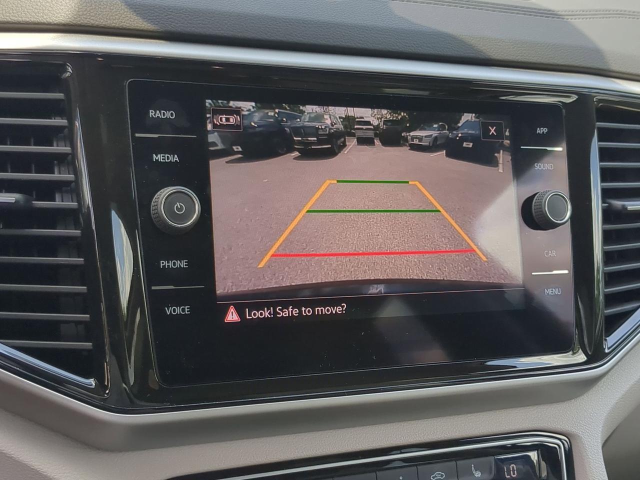 2022 Volkswagen Atlas 3.6L V6 SE w/Technology