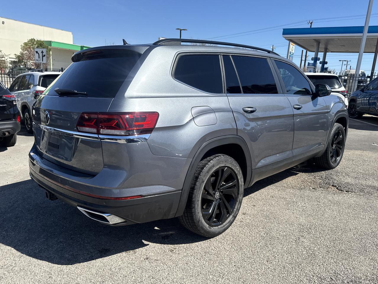 2022 Volkswagen Atlas 3.6L V6 SE w/Technology