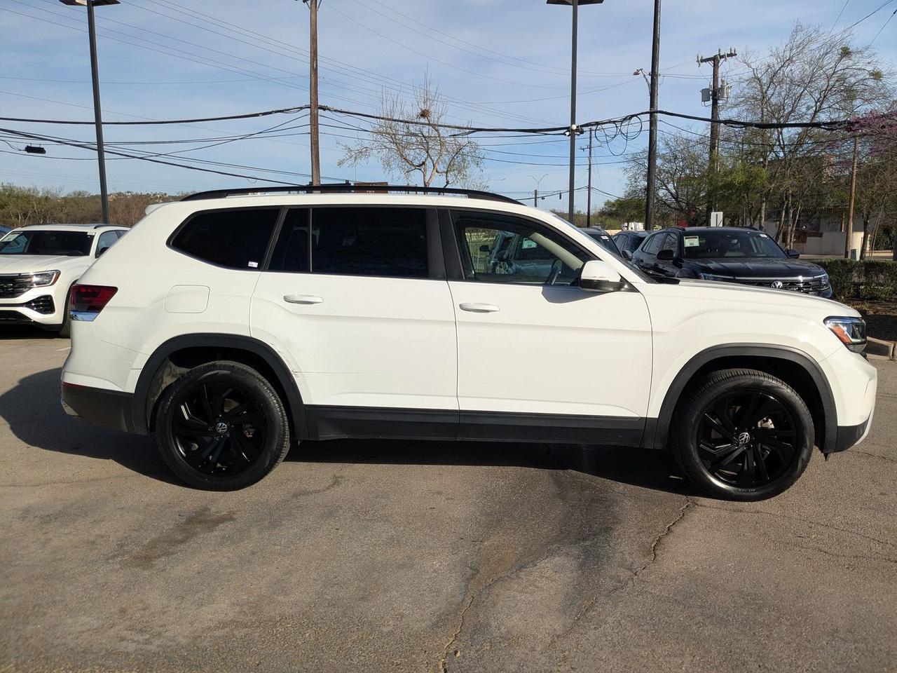 2022 Volkswagen Atlas 3.6L V6 SE w/Technology