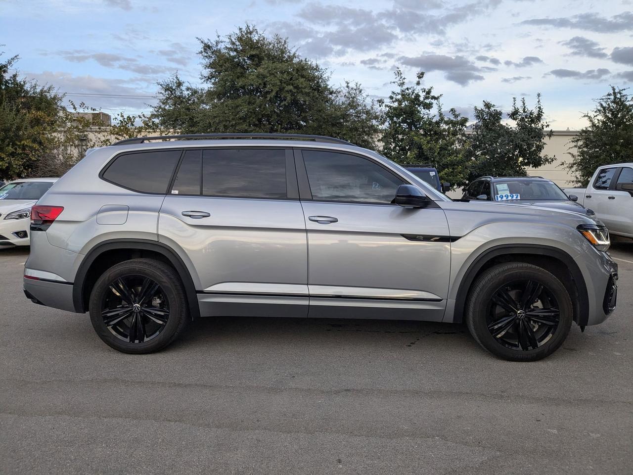 2022 Volkswagen Atlas 3.6L V6 SEL R-Line Black