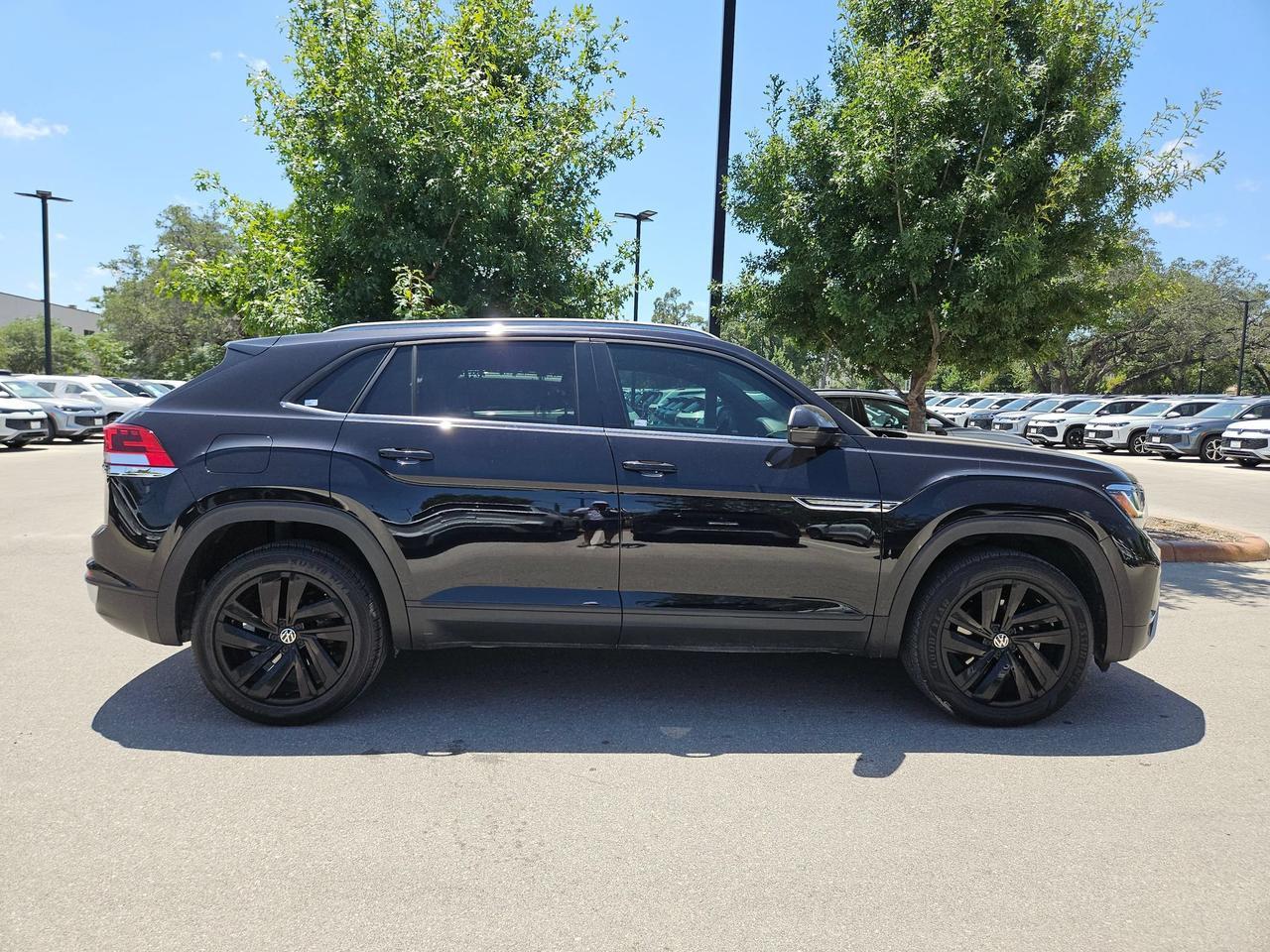 2022 Volkswagen Atlas Cross Sport 2.0T SE w/Technology