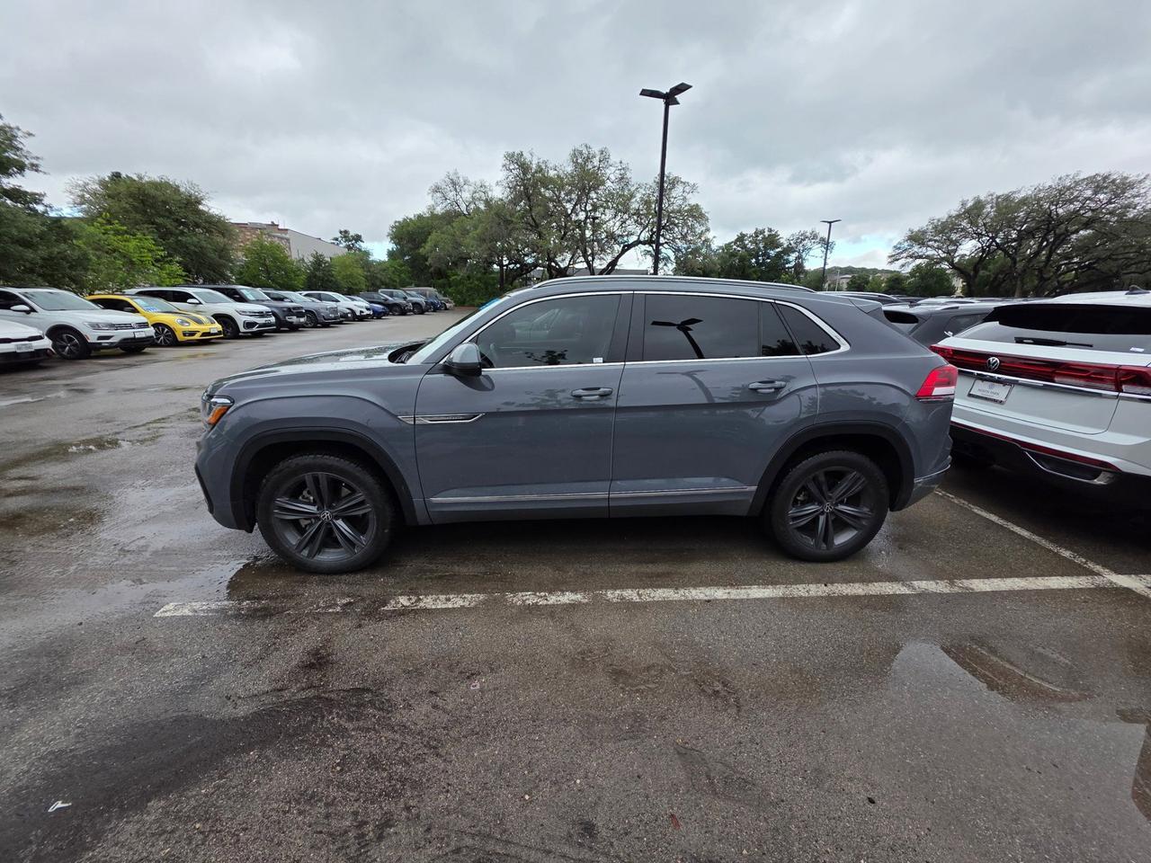 2022 Volkswagen Atlas Cross Sport 2.0T SEL R-Line