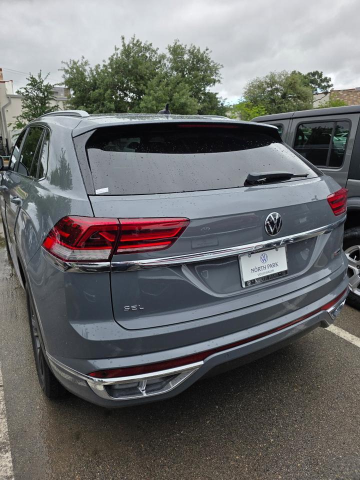 2022 Volkswagen Atlas Cross Sport 2.0T SEL R-Line