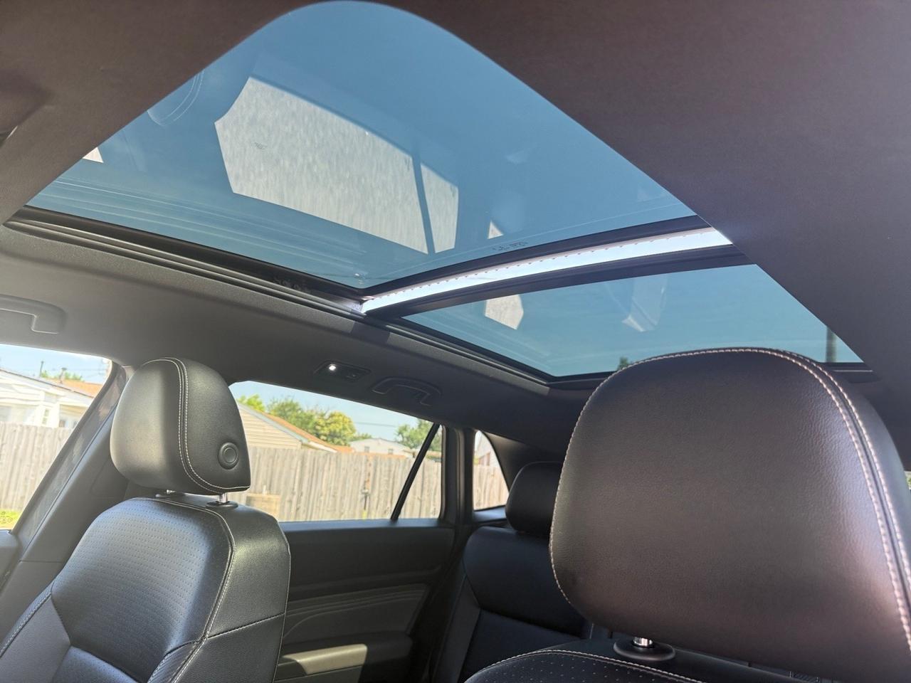 2022 Volkswagen Atlas Cross Sport 3.6L V6 SE w/Technology, HEATED SEATS, APPLE CARPLAY/ANDROID AUTO, POWER/HEATED MIRRORS, POWER LIFTGATE, TOW PACKAGE, REMOTE KEYLESS ENTRY, ONLY 1 OWNER, CLEAN CARFAX, THIS IS A SUPER CLEAN SUV, MAKE IT YOURS TODAY!