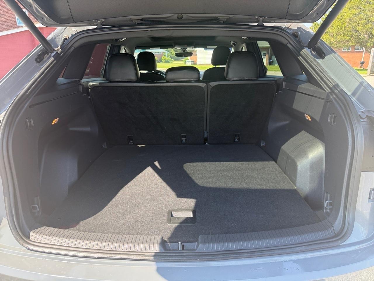 2022 Volkswagen Atlas Cross Sport 3.6L V6 SE w/Technology, HEATED SEATS, APPLE CARPLAY/ANDROID AUTO, POWER/HEATED MIRRORS, POWER LIFTGATE, TOW PACKAGE, REMOTE KEYLESS ENTRY, ONLY 1 OWNER, CLEAN CARFAX, THIS IS A SUPER CLEAN SUV, MAKE IT YOURS TODAY! Norfolk VA