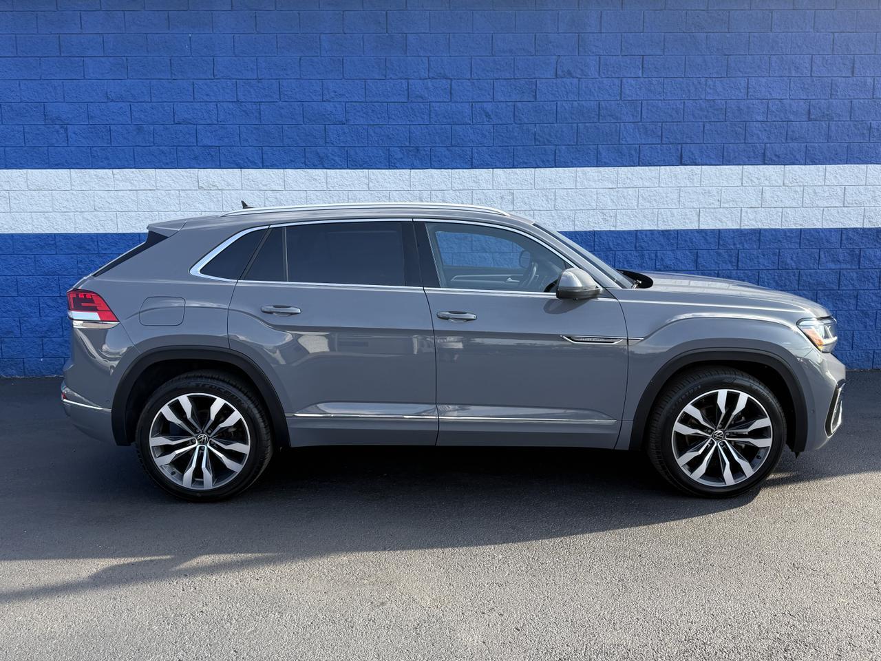 2022 Volkswagen Atlas Cross Sport 3.6L V6 SEL Premium R-Line
