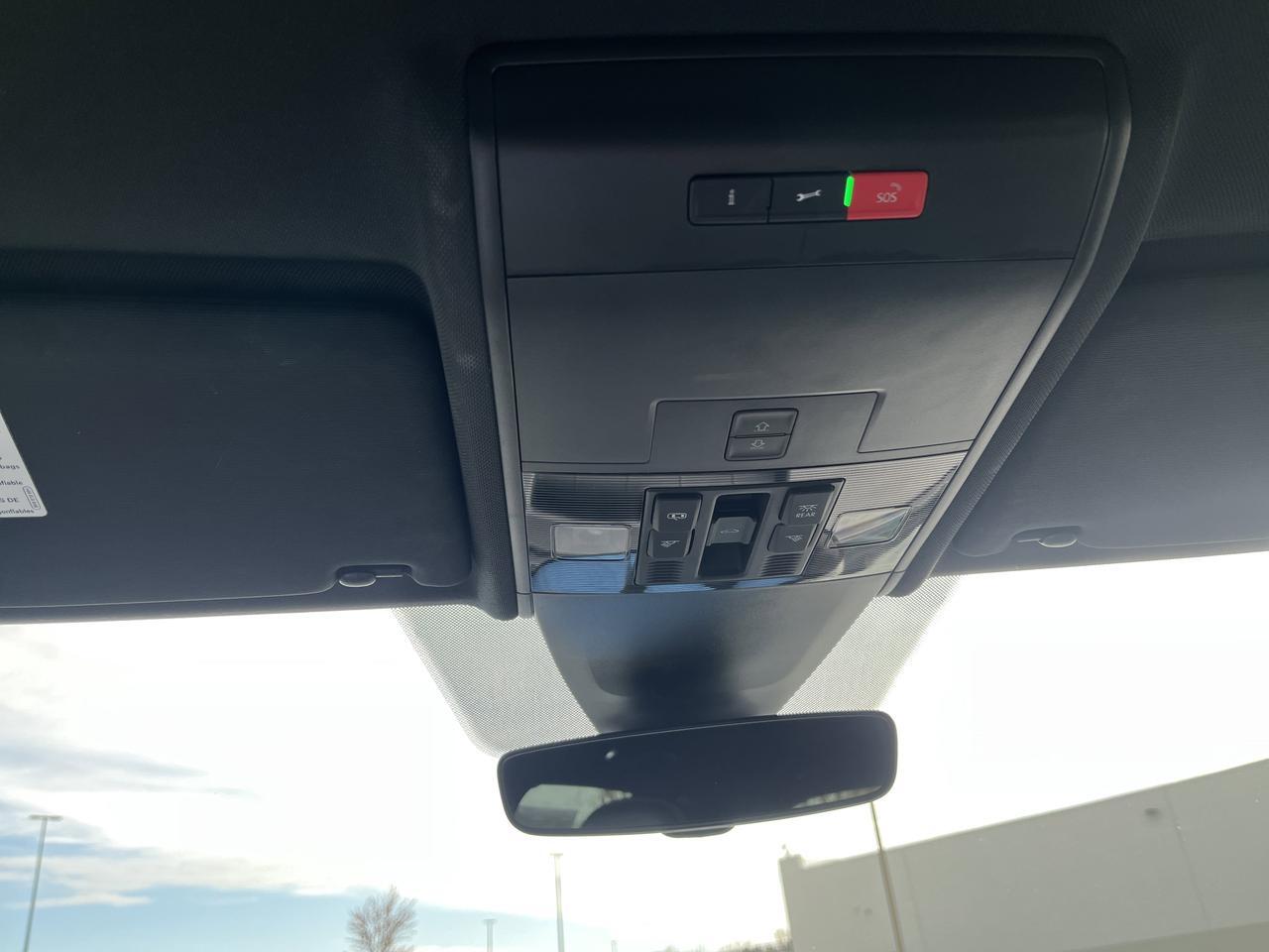 2022 Volkswagen Atlas Cross Sport 3.6L V6 SEL R-Line 4MOTION w/Sunroof Nav Saukville WI