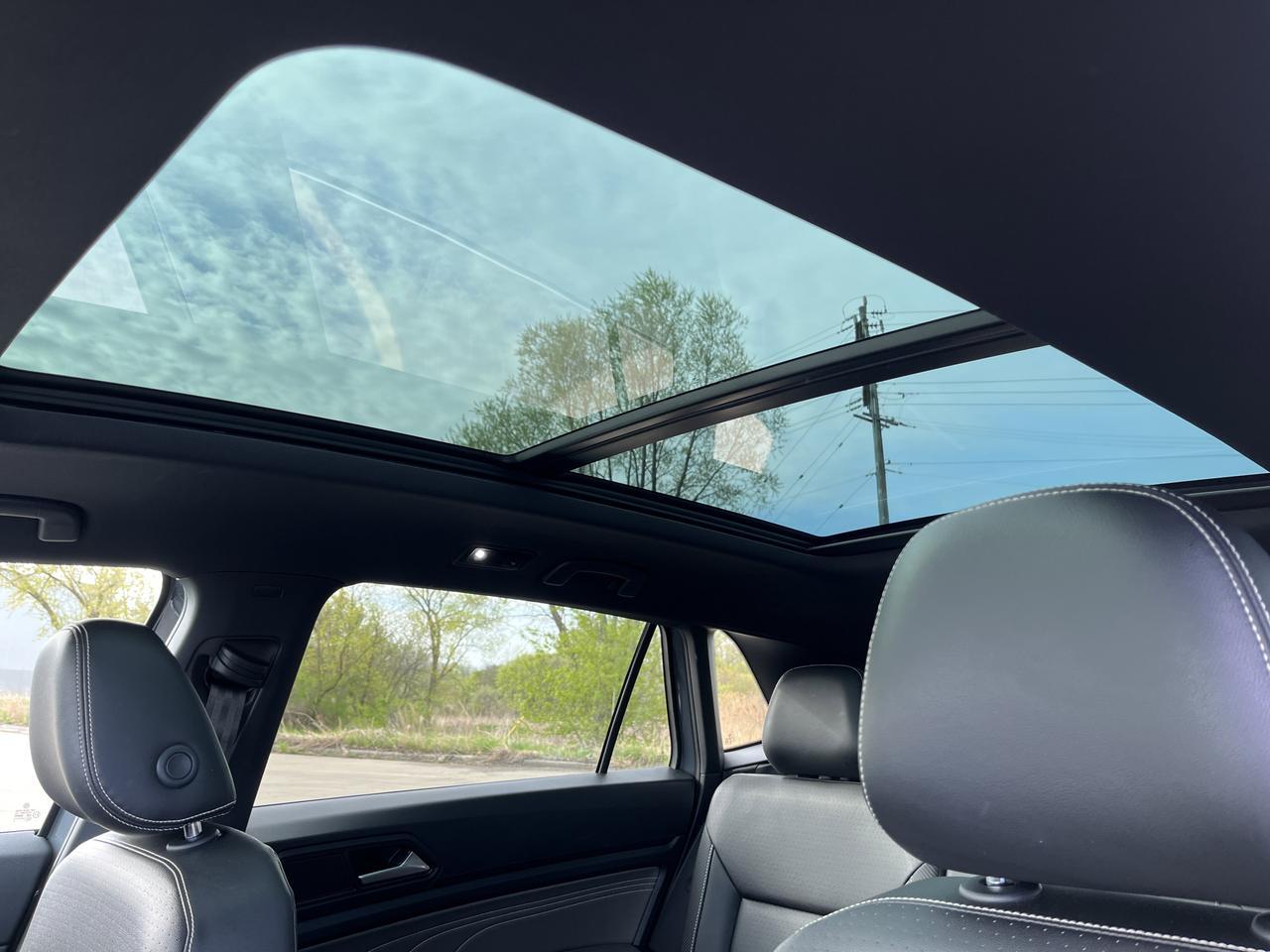 2022 Volkswagen Atlas Cross Sport 3.6L V6 SEL R-Line 4MOTION w/Sunroof Nav Saukville WI