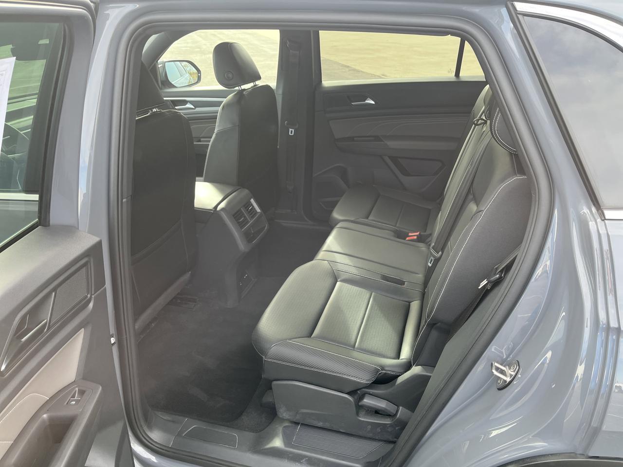 2022 Volkswagen Atlas Cross Sport 3.6L V6 SEL R-Line 4MOTION w/Sunroof Nav Saukville WI