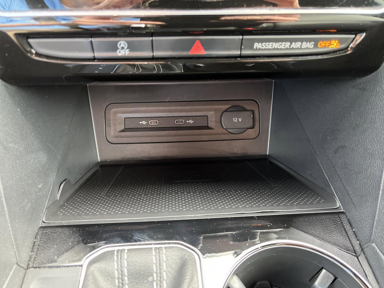 2022 Volkswagen Atlas Cross Sport 3.6L V6 SEL R-Line 4MOTION w/Sunroof Nav Saukville WI